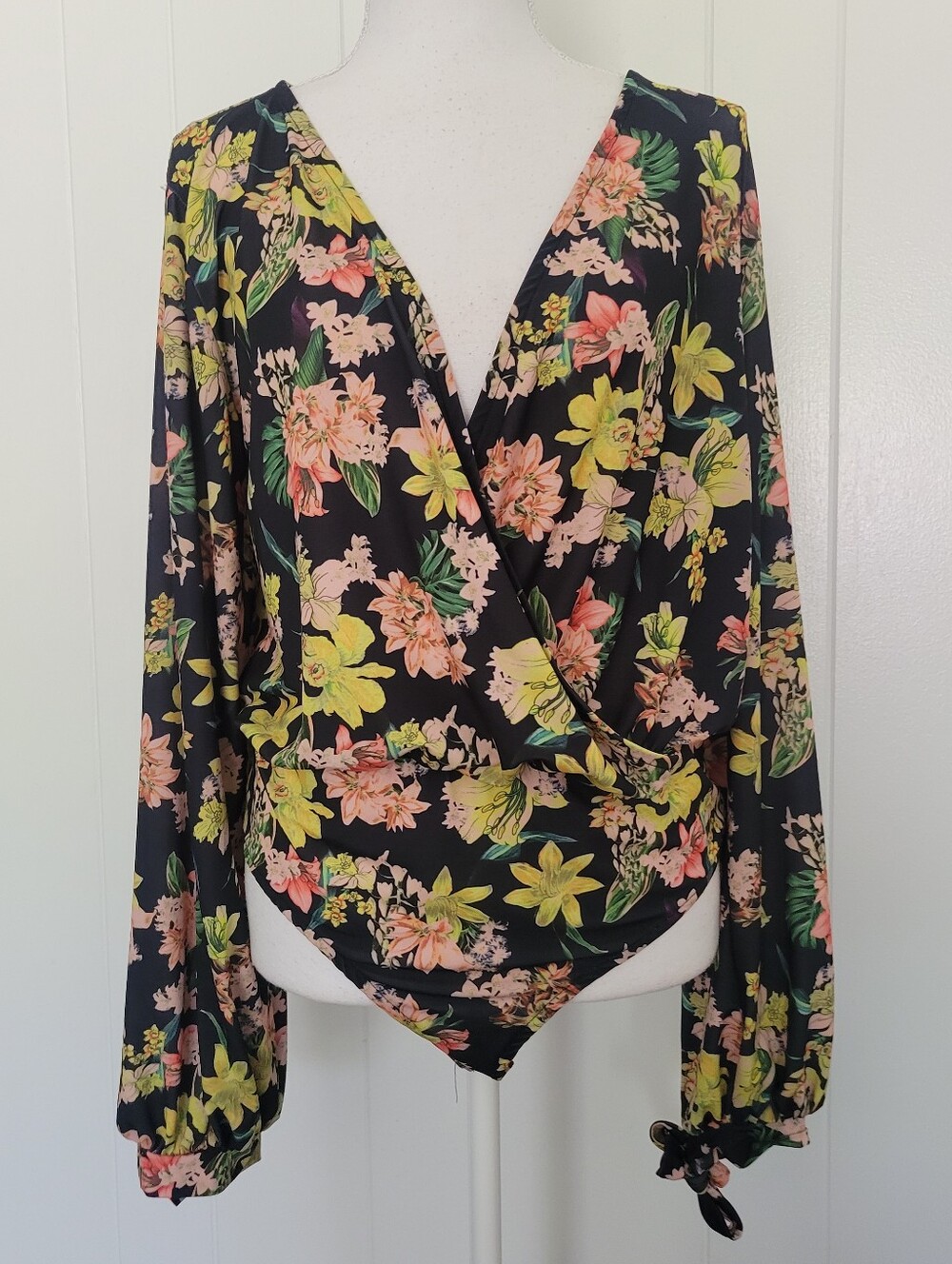 Asos Floral Print Bodysuit Low Wrapped V Neck Long Sleeve Tie Cuff Wildflower 8